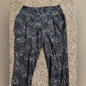 black and grey marble leggings